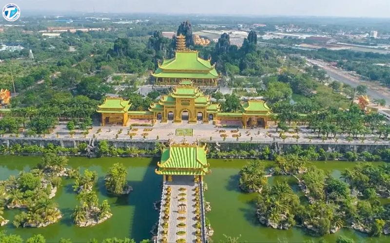 Diện tích khu du lịch Đại Nam là 450 ha
